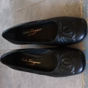 SALVATORE FERROGAMO Size 9  B
